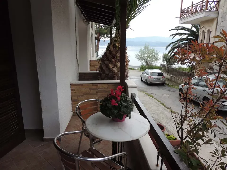 ΘΕΑ ΑΠΟ ΤΟ ΔΙΑΜΕΡΙΣΜΑ Ν(6) ΑΙΟΛΟΣ ΑΜΜΟΥΛΙΑΝΗ