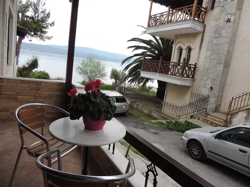 ΘΕΑ ΑΠΟ ΤΟ ΔΙΑΜΕΡΙΣΜΑ Ν(7) ΑΙΟΛΟΣ ΑΜΜΟΥΛΙΑΝΗ